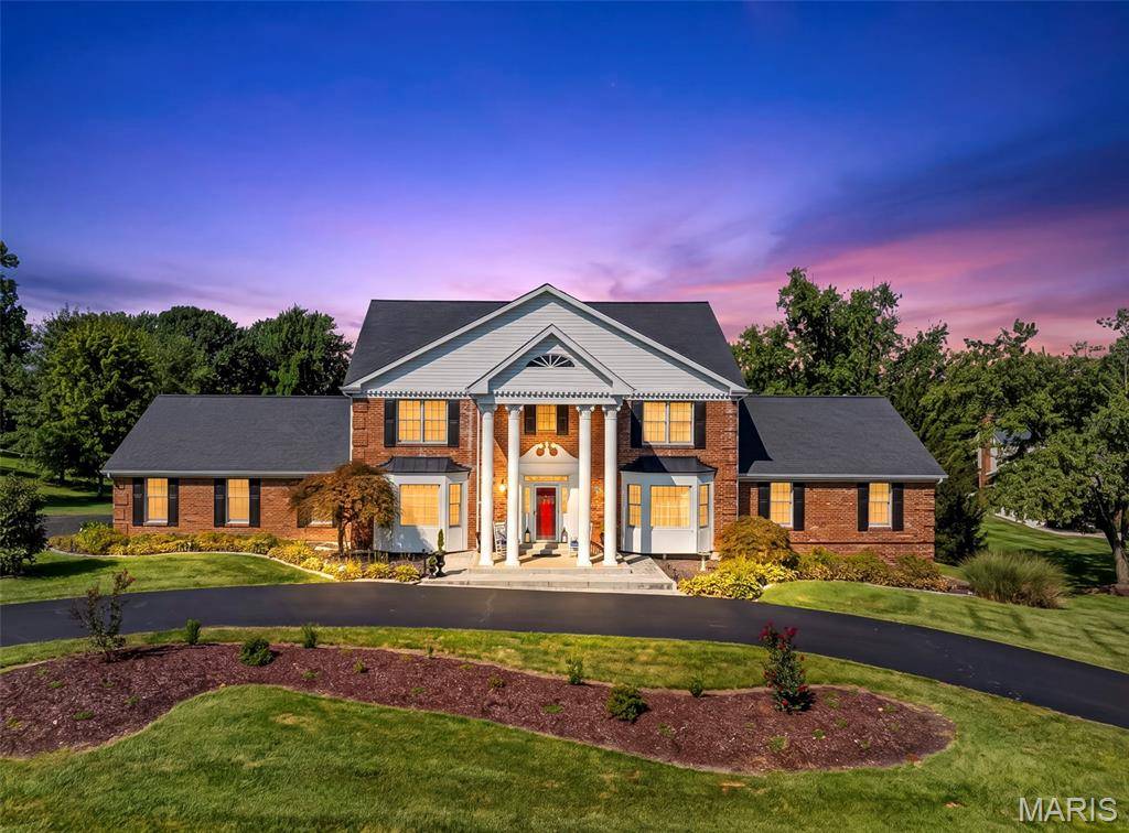 924 Cabernet DR, Town And Country, MO 63017