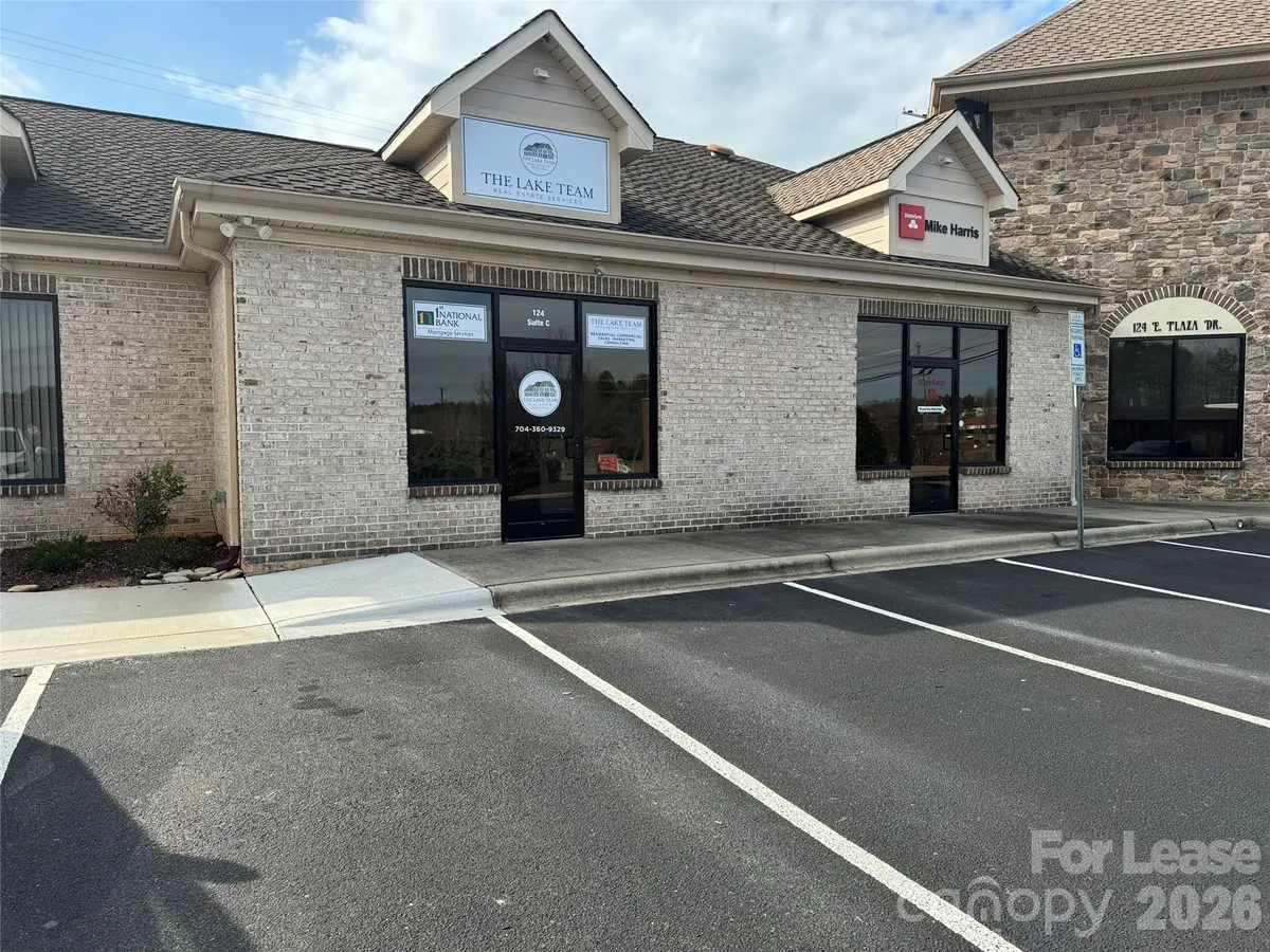 124 E Plaza DR, Mooresville, NC 28115