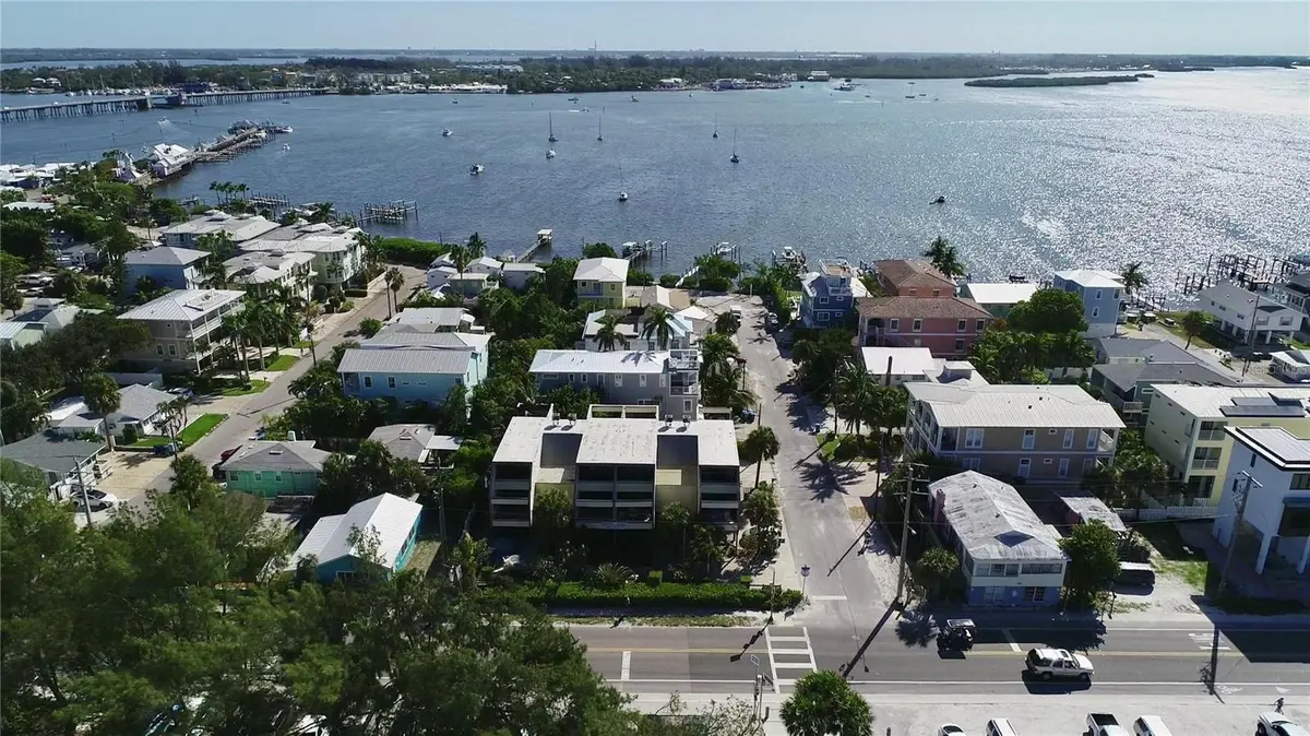 403 GULF DR S, Bradenton Beach, FL 34217