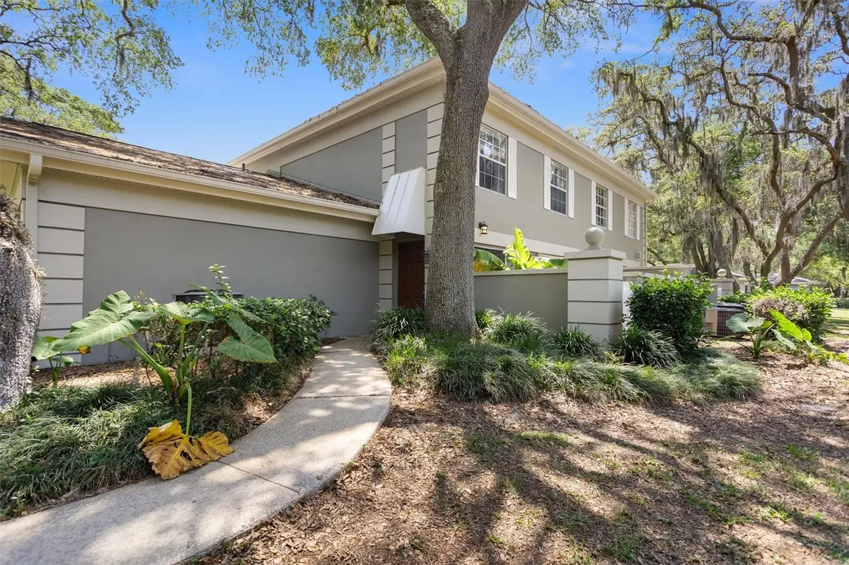 6210 GREENLEAF LN #6210, Temple Terrace, FL 33617