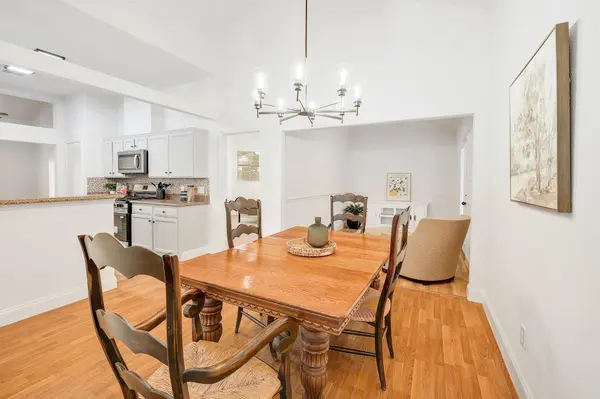 2012 Castle View DR, Austin, TX 78728