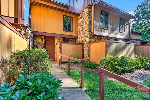 132 Colony DR, Arden, NC 28704