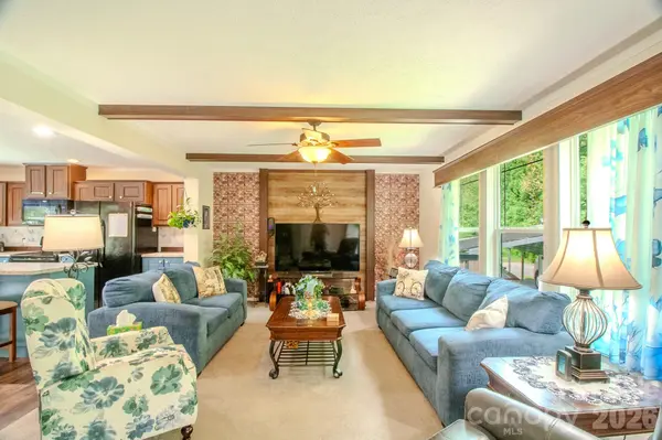 76 Patriot DR, Waynesville, NC 28786