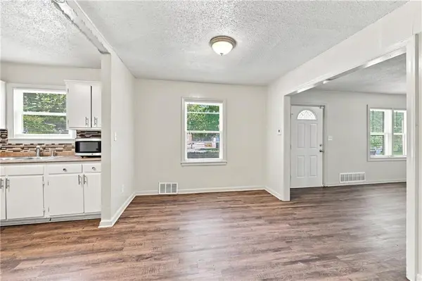 11217 Applewood DR, Kansas City, MO 64134