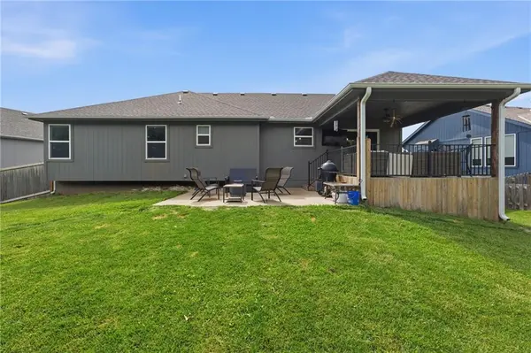 22907 S Ridgeview DR, Peculiar, MO 64078