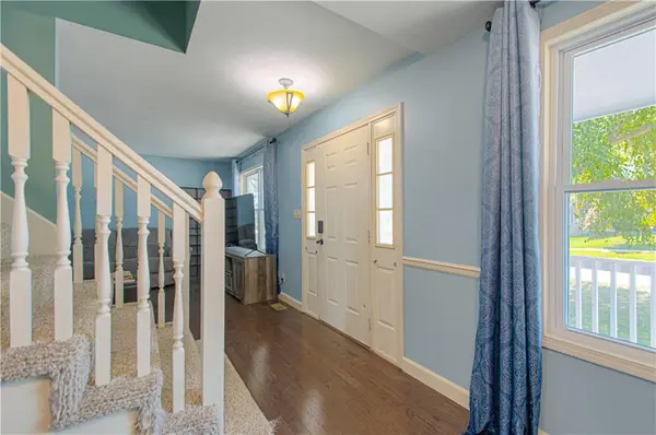 620 Meadowlark RD, Lansing, KS 66043