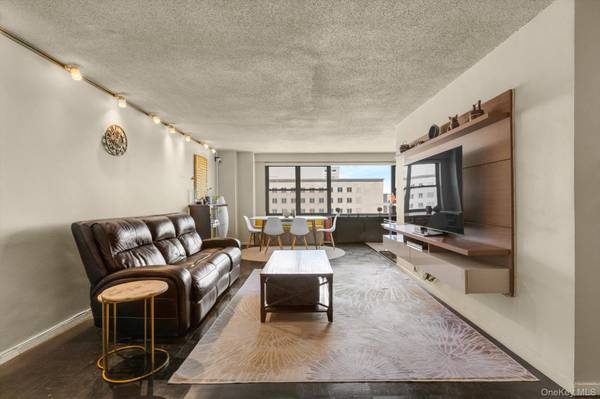 125-10 Queens BLVD #911, Kew Gardens, NY 11415