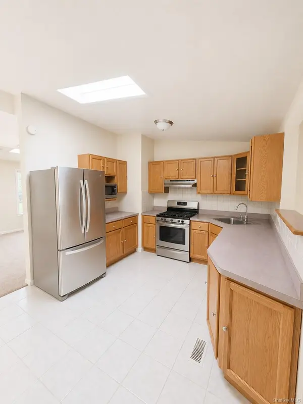 106 Days AVE, Selden, NY 11784