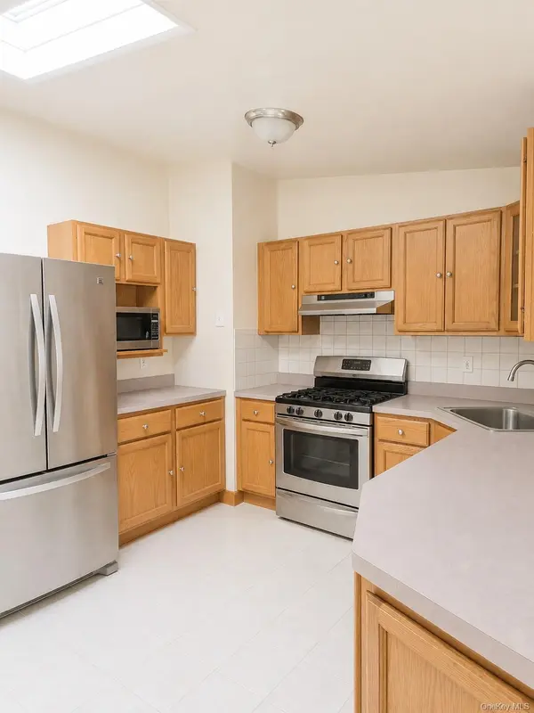 106 Days AVE, Selden, NY 11784