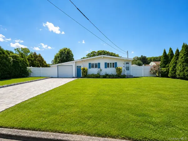 106 Days AVE, Selden, NY 11784