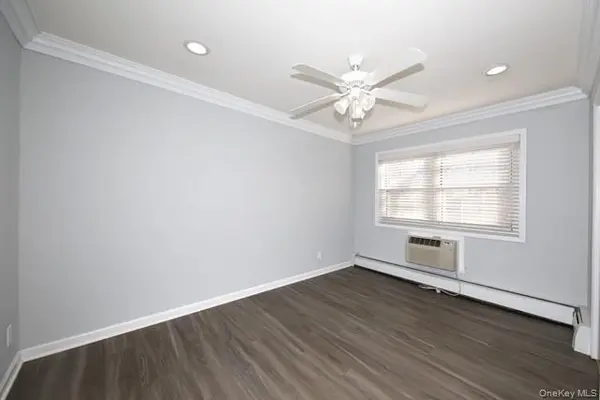 64 S Clinton AVE #4B, Bay Shore, NY 11706