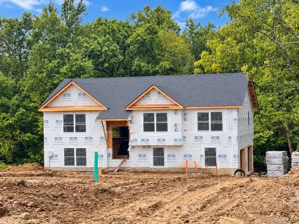 7 Lindenwood LN, Newburgh, NY 12550