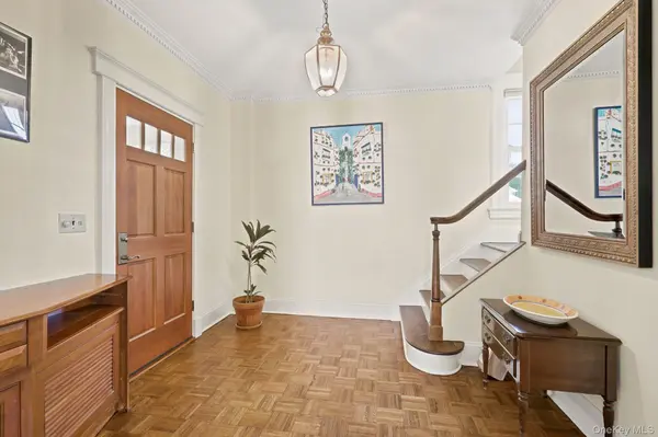 11 Winthrop AVE, Larchmont, NY 10538