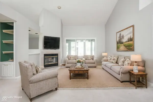 10764 Pimlico CIR, Carmel, IN 46280