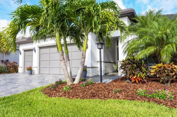 8125 GRANDE SHORES DR, Sarasota, FL 34240