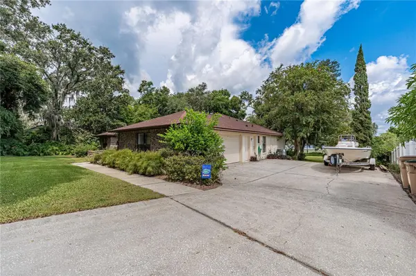 10551 LAKESHORE DR Clermont, FL 34711