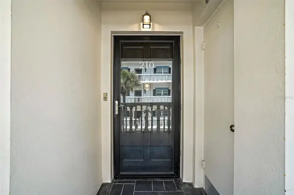 131 BLUFF VIEW DR #210, Belleair Bluffs, FL 33770