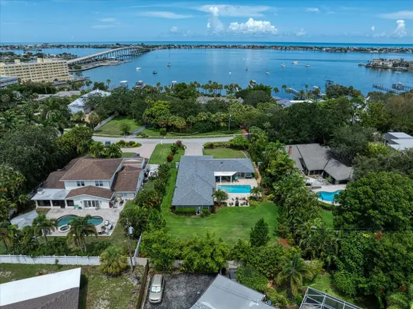 251 BLUFF VIEW DR, Belleair Bluffs, FL 33770