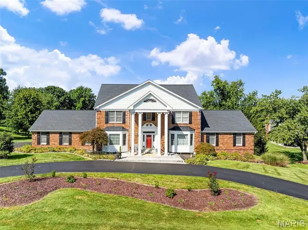 924 Cabernet DR, Town And Country, MO 63017