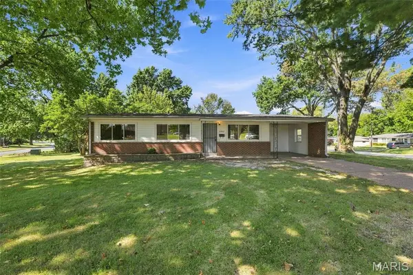 2540 Churchill Downs, Florissant, MO 63033