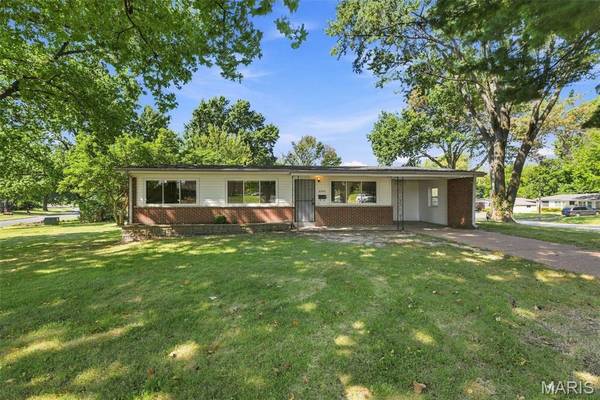 2540 Churchill Downs, Florissant, MO 63033