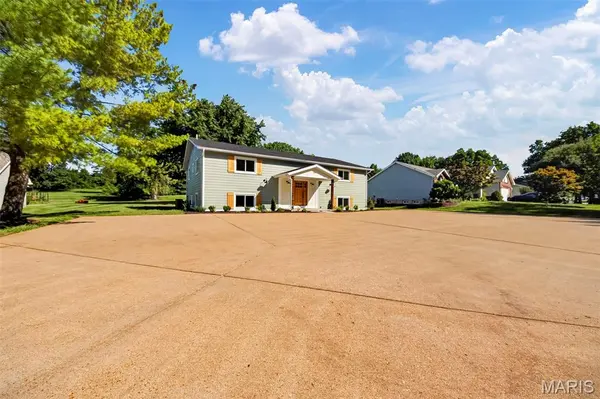 200 Park Charles BLVD S, St Peters, MO 63376