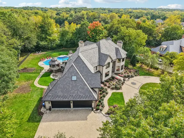 3001 Glen Eagles CT, St. Charles, IL 60174