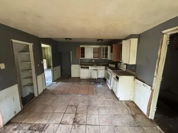 526 Tudor RD, Kingsford Heights, IN 46346