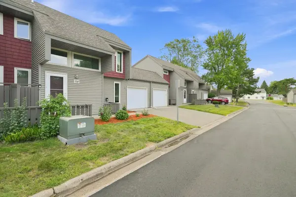 3780 Red Robin LN, Eagan, MN 55122