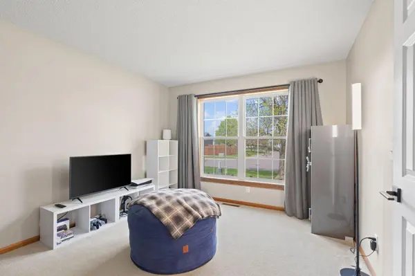 8018 Greenbriar LN, Woodbury, MN 55125