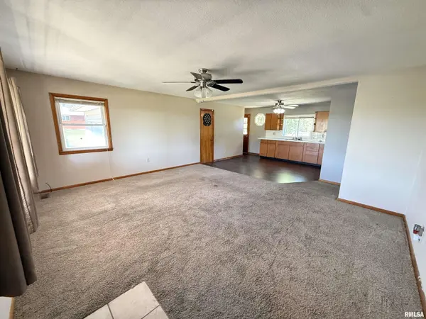 3509 ELLINGTON RD, Quincy, IL 62305