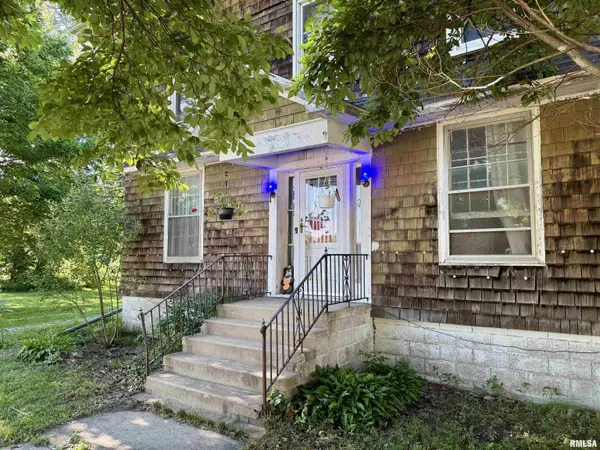215 W PINE ST, Oneida, IL 61467
