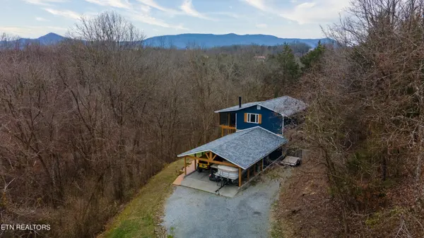320 Mountain Lake Way, Dandridge, TN 37725