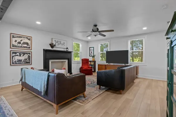 1030 Upper Creek Rd, Vanleer, TN 37181