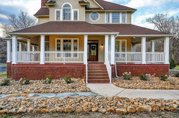 962 Indian Mound Dr, Mcminnville, TN 37110