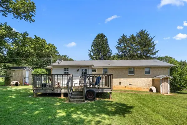 1109 N Charlotte St, Dickson, TN 37055