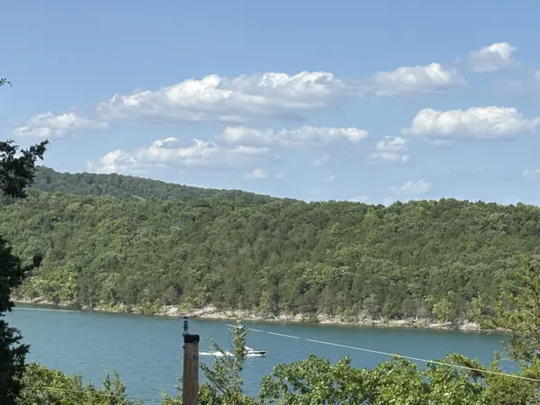 224 Scrolling RD, Branson West, MO 65737