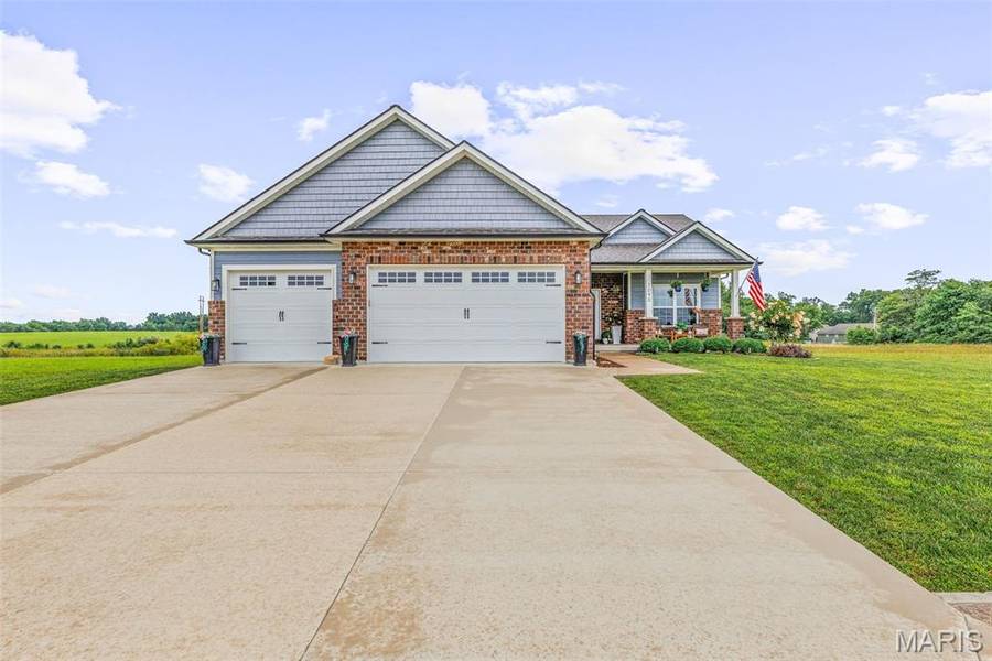 1090 Aspen DR, Farmington, MO 63640