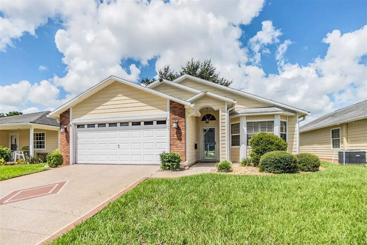 5745 YORKSHIRE DR, Zephyrhills, FL 33542