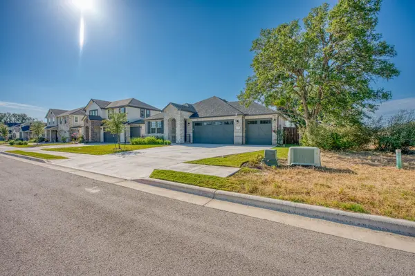 121 Plumbago LN, Marble Falls, TX 78654