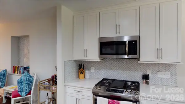 1329 Mockingbird LN, Charlotte, NC 28209