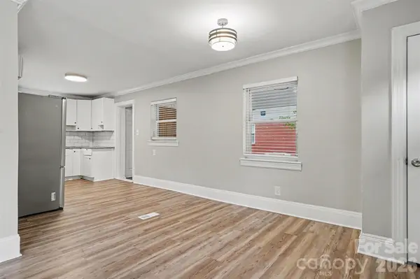 2728 Arnold DR, Charlotte, NC 28205