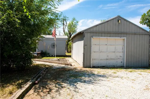 1282 1830th ST, Iola, KS 66749