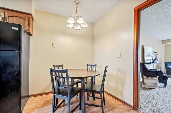1104 Jeff CIR, Paola, KS 66071