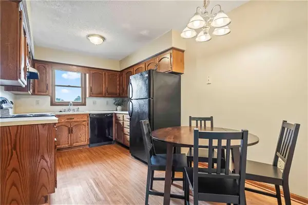 1104 Jeff CIR, Paola, KS 66071
