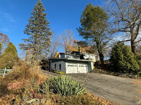 25 W Lakeshore DR #Upper unit, Carmel, NY 10512