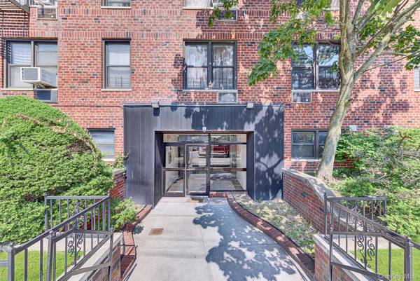 1040 Neilson ST #3B3, Far Rockaway, NY 11691
