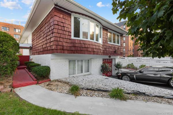 552 Briar PL, Far Rockaway, NY 11691
