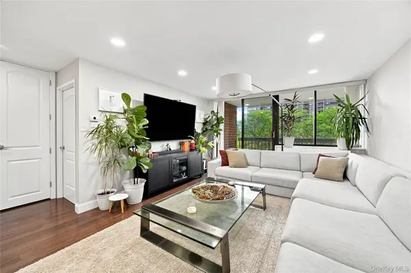 1 Bay Club DR #3E, Bayside, NY 11360