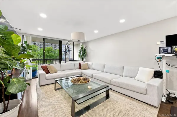 1 Bay Club DR #3E, Bayside, NY 11360